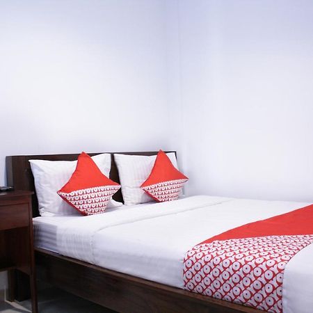 Oyo 245 Juana 21 Hotel Джакарта Екстериор снимка