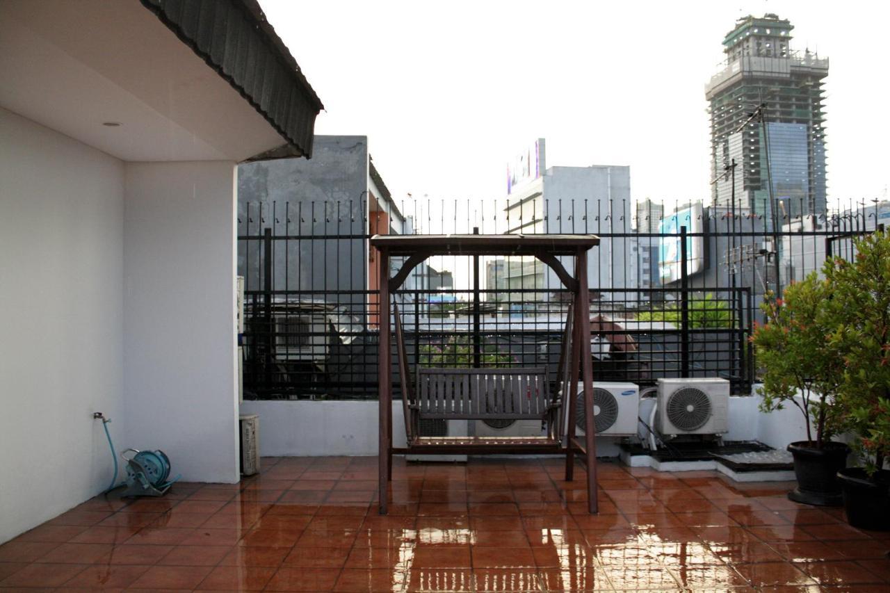 Oyo 245 Juana 21 Hotel Джакарта Екстериор снимка